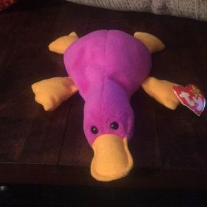 Patti the platypus beanie baby fuscia.PVC pellets.